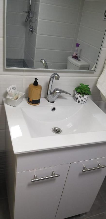 Attic Ben Gurion 42 Apartment ไฮฟา ภายนอก รูปภาพ
